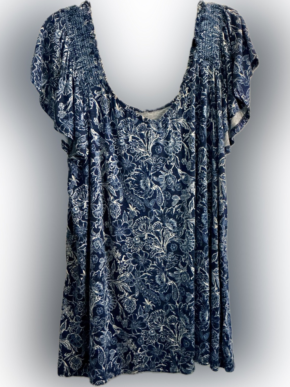Torrid Super Soft Floral Top Size 3 Navy Blue Smocked Shoulder Flutter Sleeve